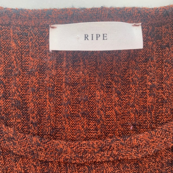 Cut Out Long Sleeve - Picture 2 of 3